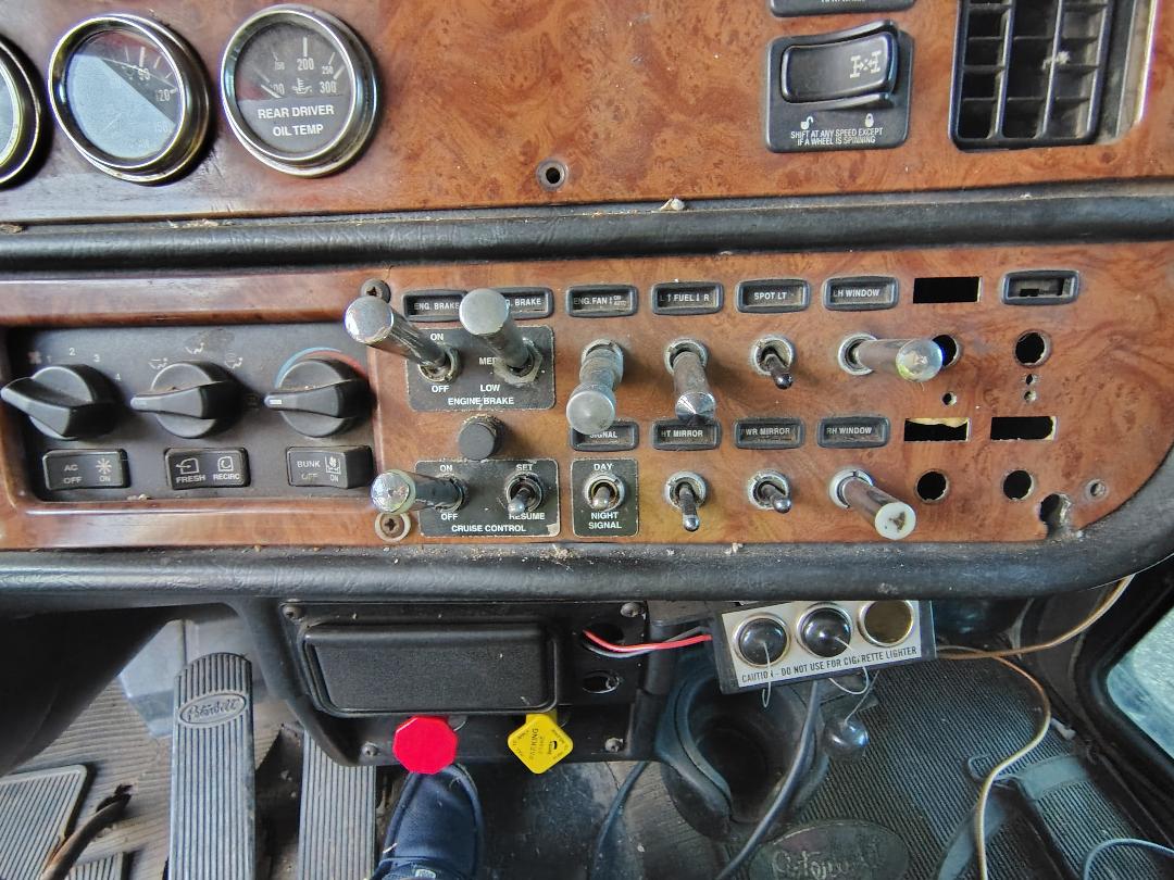 2005 PETERBILT 379 - Image 30